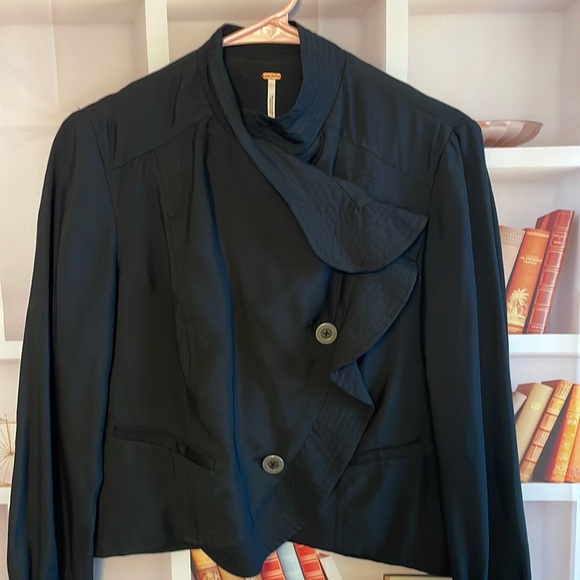 Free People Black Cropped Asymmetrical Jacket, Size 2 - Picture 2 of 9